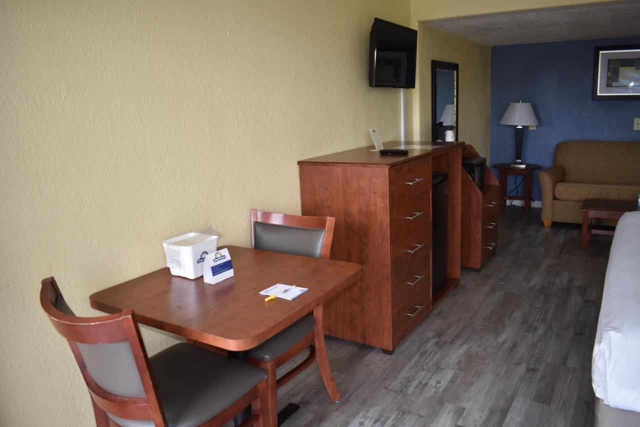 Days Inn By Wyndham Wildwood I-75 Εξωτερικό φωτογραφία