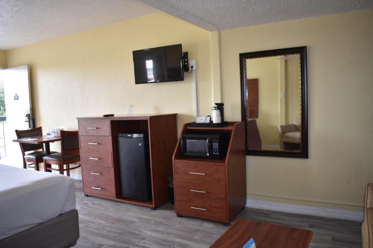 Days Inn By Wyndham Wildwood I-75 Εξωτερικό φωτογραφία