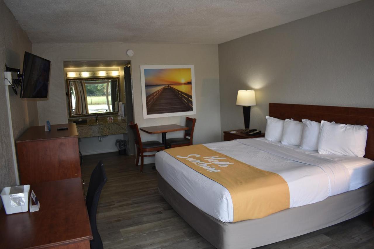 Days Inn By Wyndham Wildwood I-75 Εξωτερικό φωτογραφία