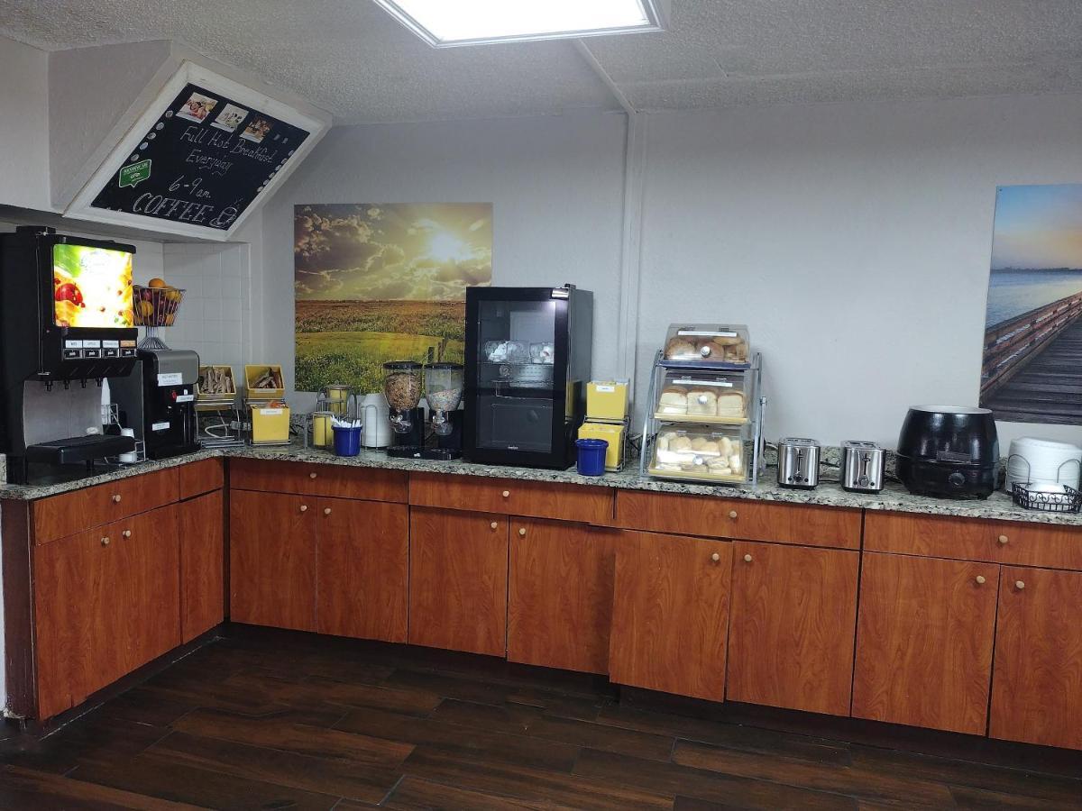 Days Inn By Wyndham Wildwood I-75 Εξωτερικό φωτογραφία