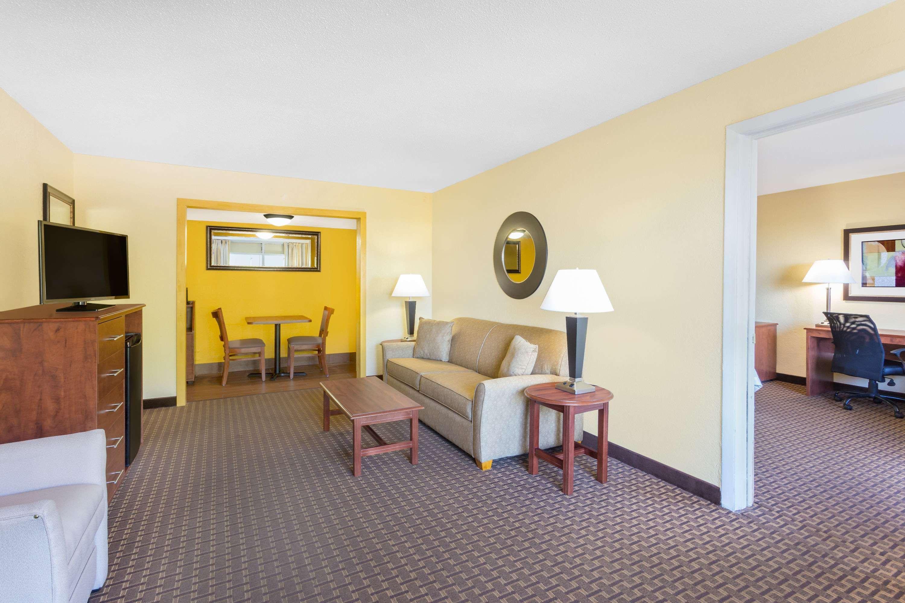 Days Inn By Wyndham Wildwood I-75 Εξωτερικό φωτογραφία