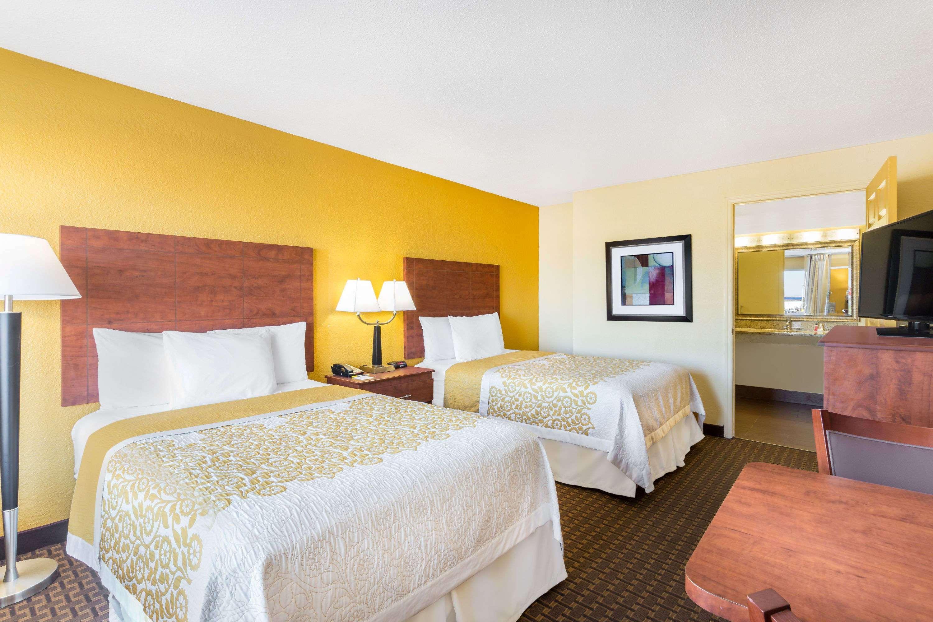 Days Inn By Wyndham Wildwood I-75 Εξωτερικό φωτογραφία