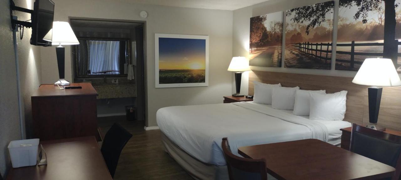 Days Inn By Wyndham Wildwood I-75 Εξωτερικό φωτογραφία