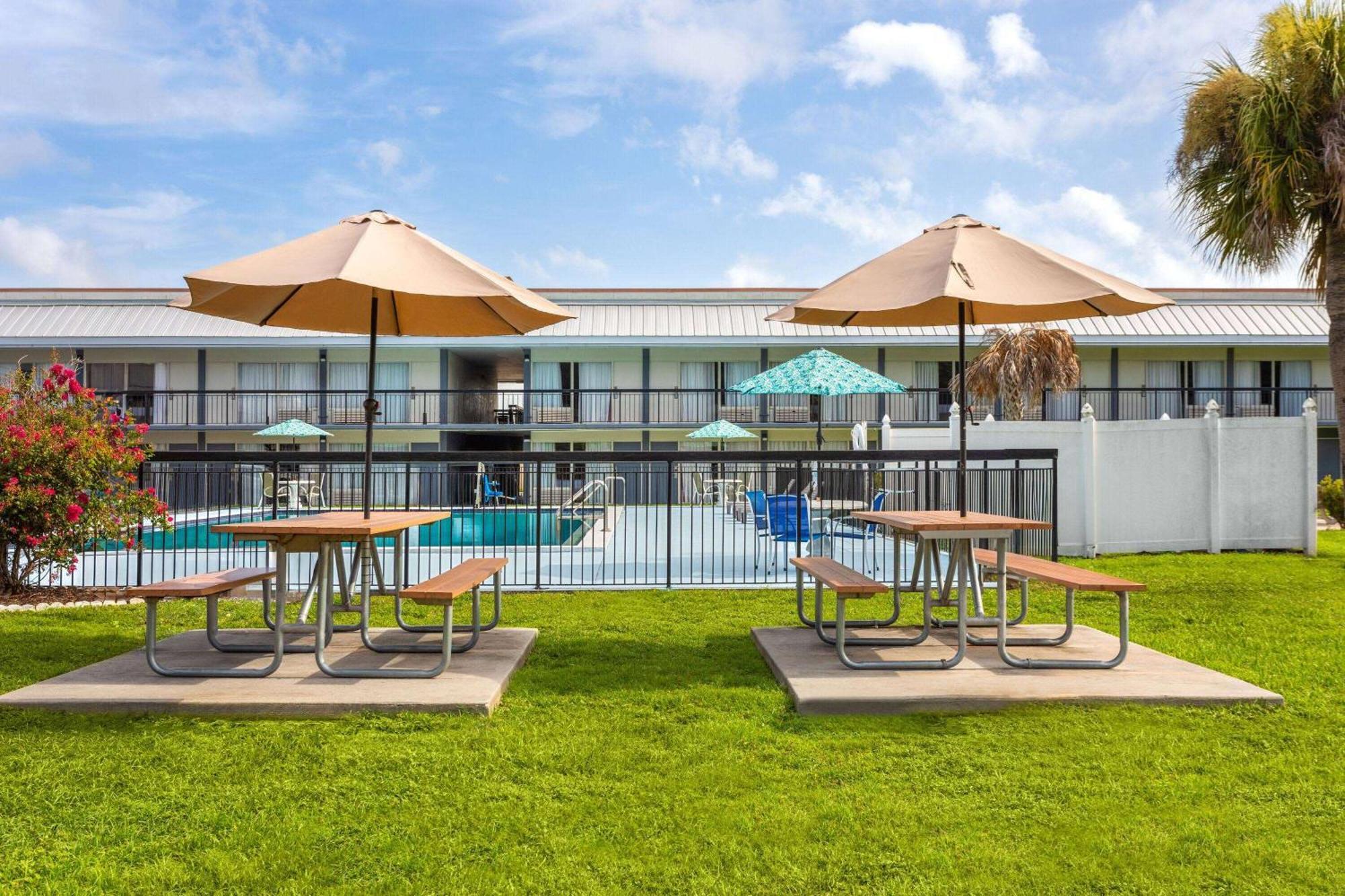 Days Inn By Wyndham Wildwood I-75 Εξωτερικό φωτογραφία