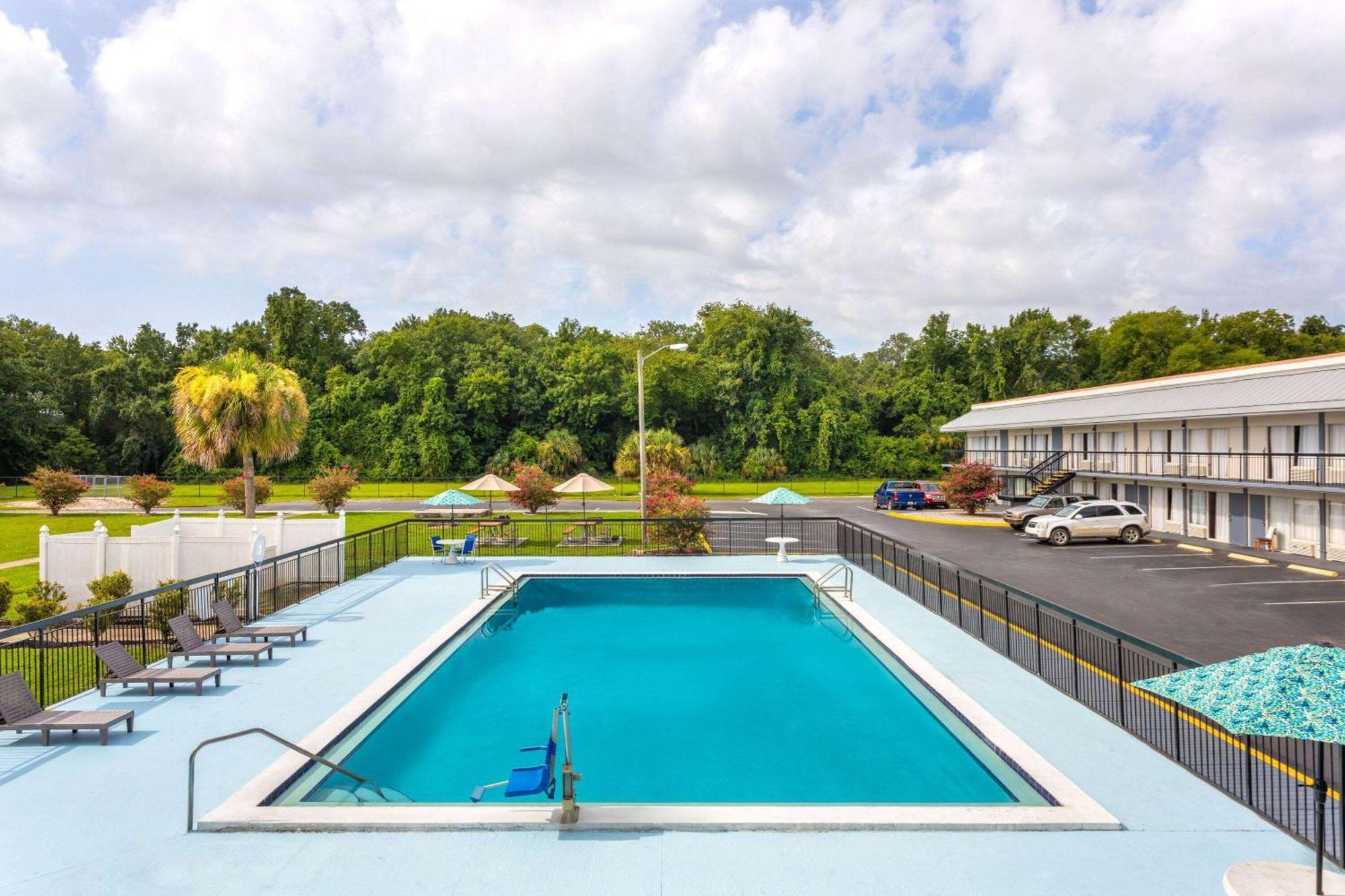 Days Inn By Wyndham Wildwood I-75 Εξωτερικό φωτογραφία