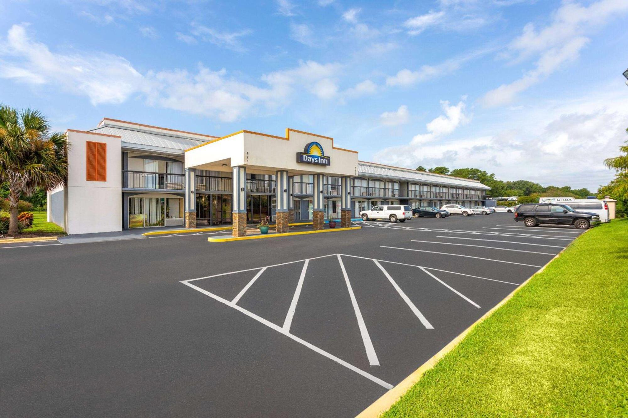 Days Inn By Wyndham Wildwood I-75 Εξωτερικό φωτογραφία